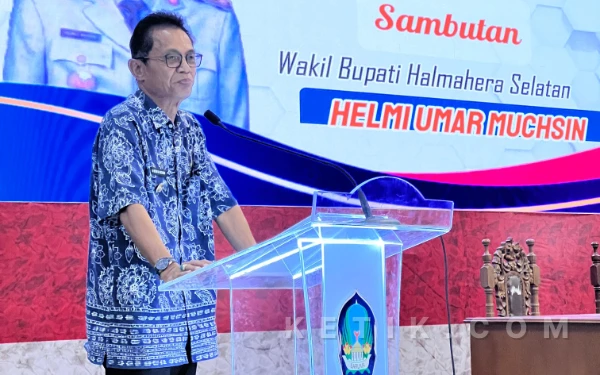 Thumbnail Berita - Momen Wisuda Lansia, Helmi Umar Muchsin Soroti Aging Population