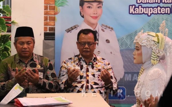 Thumbnail Berita - Bahagianya Afrizal dan Sutarsih, Empat Tahun Tanpa Buku Kini Nikah Resmi Dihadiri Wakil Bupati