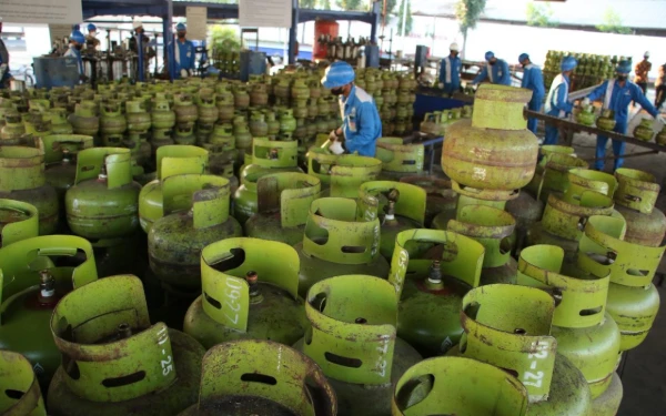 Thumbnail Berita - Libur Panjang Isra Mikraj 2026, Pertamina Patra Niaga Tambah 42.920 Tabung LPG 3 Kg di Kediri