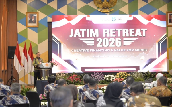 Thumbnail Berita - Jatim Retreat 2026! Paparan di Hadapan Gubernur Khofifah, Kadisdik Dorong SMK BLUD Perkuat Jejaring Vokasi dan Kolaborasi DUDI