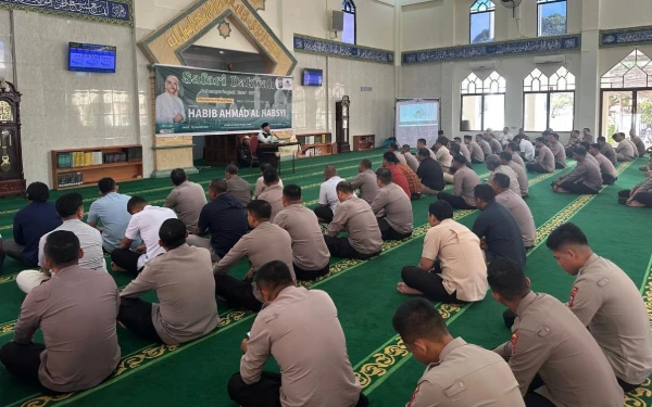 Thumbnail Berita - Polda Kepri Peringati Isra Mikraj, Perkuat Keimanan dan Integritas Personel Polri