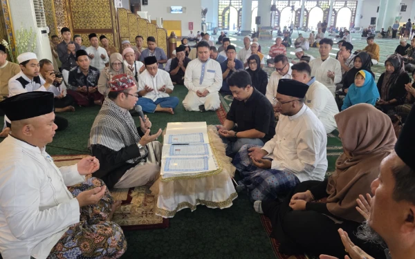 Thumbnail Berita - Tiga Mualaf Mantap Berikrar Masuk Islam di Masjid Al-Akbar saat Momen Isra Mikraj