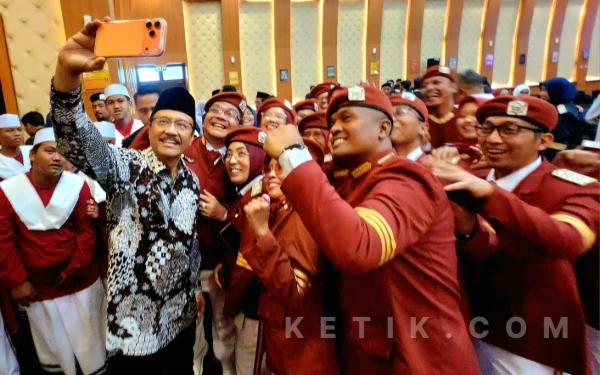 Thumbnail Berita - Bimtek Kepala Sekolah dan Tendik Sekolah Rakyat se-Jatim, Gus Ipul Ajak Wali Asuh Mengabdi Sepenuh Hati