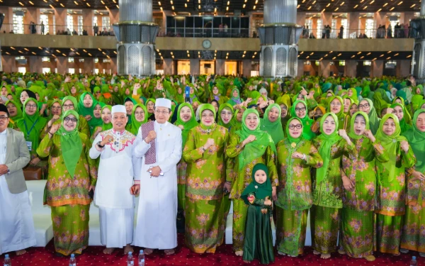 Thumbnail Berita - Bersama Ribuan Kader Muslimat, Khofifah, Menag dan Menteri PPA Semarakkan Peringatan Isra Mikraj di Istiqlal