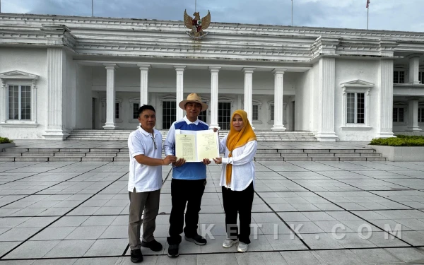 Thumbnail Berita - Rektor UIN Malang Serahkan SK Dewas di "Istana Negara" Jember, Ini Pesan HM Arum Sabil