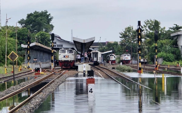 Thumbnail Berita - Banjir Meluas, KAI Batalkan Perjalanan KA Brantas dan Matarmaja Serta Jamin Refund 100 Persen