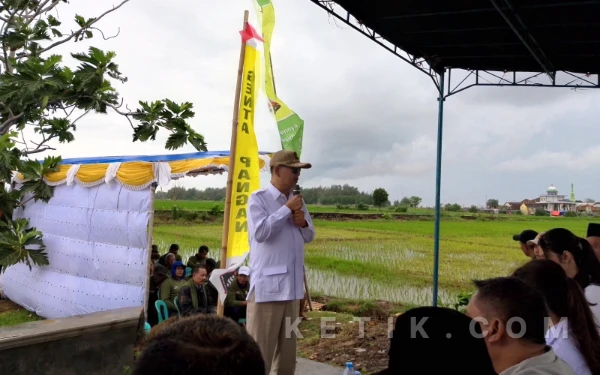 Thumbnail Berita - Pertanian Kendal 'Naik Kelas'! Drone Sprayer Kini Jadi Andalan Petani Rowosari untuk Genjot Panen