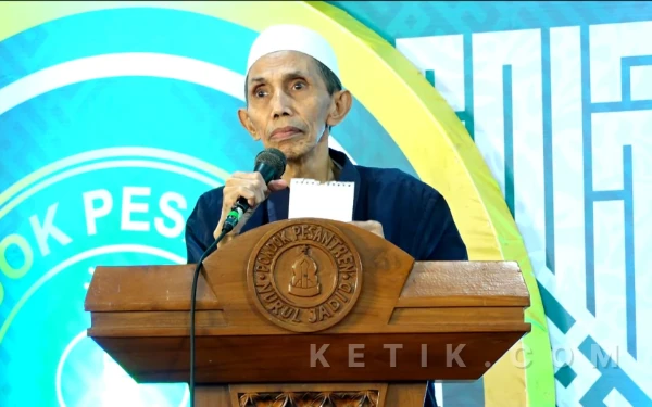 Thumbnail Berita - Kiai Zuhri Ingatkan Alumni Nurul Jadid untuk Perjuangkan Visi-Misi Masyayikh