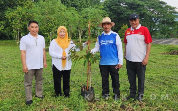 Thumbnail Berita - Arum Sabil Ajak Rektor UIN Malang Tanam Pohon di City Forest Jember, Tekankan Kelestarian Lingkungan Berkelanjutan
