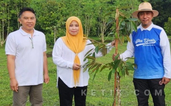 Thumbnail Berita - Arum Sabil Ajak Rektor UIN Malang Tanam Pohon di City Forest Jember, Tekankan Kelestarian Lingkungan Berkelanjutan