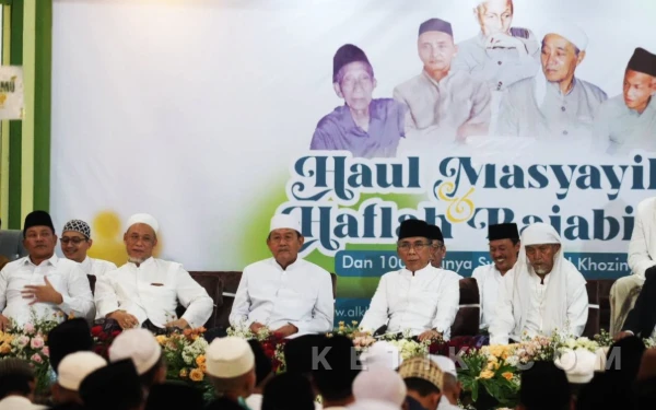 Thumbnail Berita - 100 Hari Korban Musibah Al Khoziny, Kiai Se-Jatim dan Bupati Subandi Doakan Para Syuhada