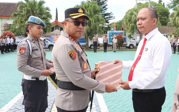 Thumbnail Berita - Hari Kesadaran Nasional, Kapolres Batu Tekankan Respons Cepat Aduan Warga