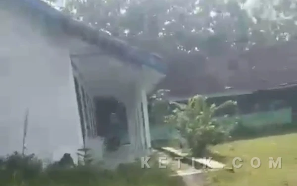 Thumbnail Berita - Viral! SDN 1 Batuporo Timur Sampang Diduga Tanpa Aktivitas Belajar Mengajar Tetap Dapat MBG