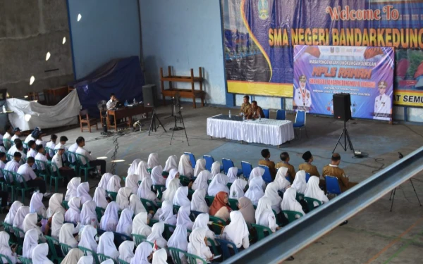 Thumbnail Berita - Isu Pungutan SMAN Bandarkedungmulyo Jombang, Disdik Jatim Bantah Pungli