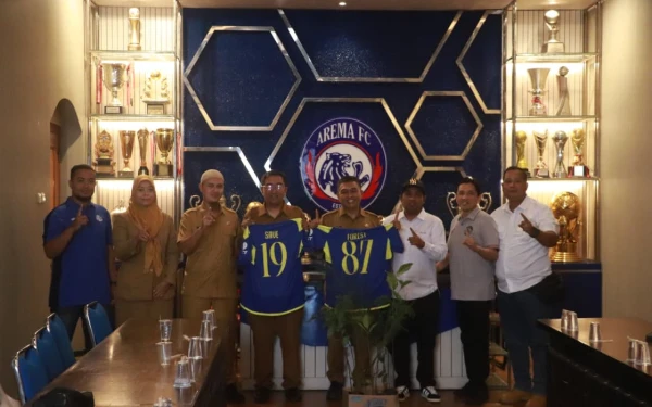 Thumbnail Berita - Gandeng Bakorwil III Malang, Arema FC–Aremania Jaga Lingkungan Lewat “Save Forest 1987”