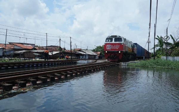 Thumbnail Berita - KAI Daop 7 Madiun Batalkan Perjalanan KA Gajayana Tambahan Akibat Dampak Banjir