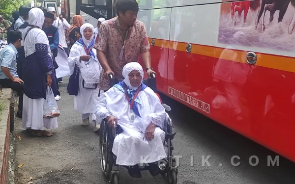 Thumbnail Berita - Kemenhaj Jatim Lakukan Manifes Haji 2026, Minimalisir CJH Terpisah Rombongan