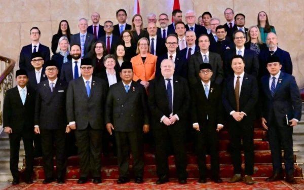 Thumbnail Berita - Kekurangan 140 Ribu Dokter, Prabowo Janji Siapkan Universitas Kedokteran Baru