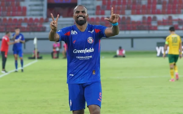 Thumbnail Berita - Arema FC Bantah Kabar Bakal Pulangkan Thales Lira dari Persija Jakarta