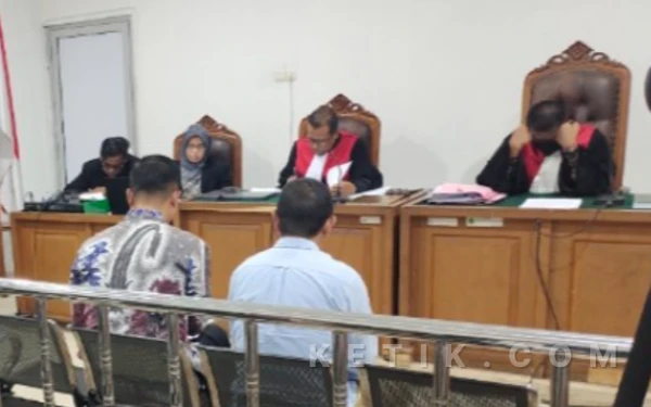 Thumbnail Berita - KPK Bongkar Komunikasi Rahasia di Balik Dana Pokir OKU, Nama Iqbal dan Teddy Menguat di Persidangan