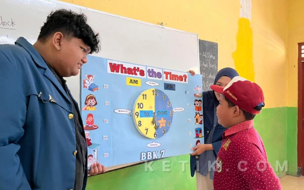 Thumbnail Berita - Dorong Minat Belajar Bahasa Inggris, Mahasiswa Unair Hadirkan English Step-up