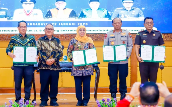 Thumbnail Berita - Gubernur Khofifah bersama Ketua PTA Surabaya Teken Kesepakatan, Wujudkan Kepastian Hukum Ketahanan Keluarga di Jatim