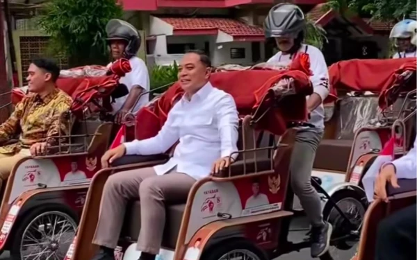 Thumbnail Berita - 200 Becak Listrik Banjiri Balai Kota Surabaya, Eri Cahyadi Siapkan Lokasi Khusus