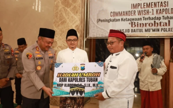Thumbnail Berita - Berkah Rawat Masjid Baitul Mu'min, Ustaz Nurdin Diganjar Umroh Gratis Polres Tuban