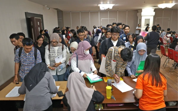 Thumbnail Berita - Putus Rantai Kapitalisme, Pemkot Surabaya Evaluasi Penerima Beasiswa Pemuda Tangguh