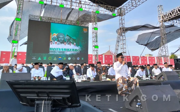 Thumbnail Berita - Ribuan Nahdliyin Padati Stadion Supriadi Blitar, Istighosah Jadi Ikhtiar Jaga Negeri di Awal 2026