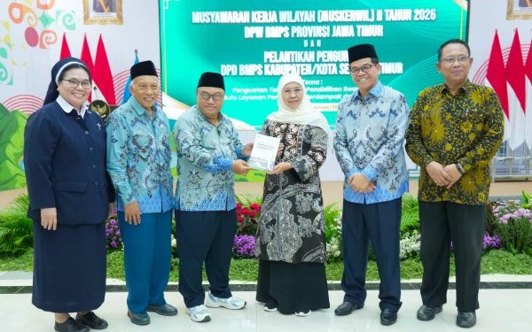 Thumbnail Berita - Gubernur Khofifah Terima Penghargaan Badan Musyawarah Perguruan Swasta