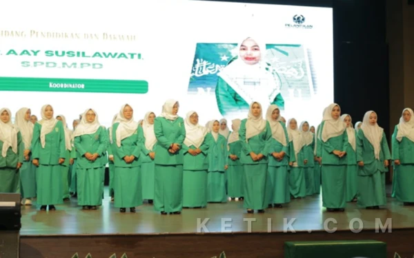 Thumbnail Berita - Pelantikan 57 Pengurus PC Fatayat Kabupaten Bandung Dihadiri 1.000 Kader