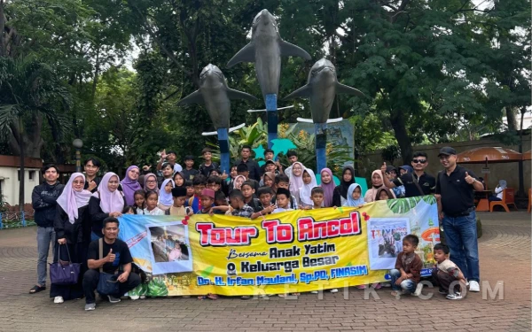 Thumbnail Berita - Keluarga dr. Irfan Maulani Ajak 43 Anak Yatim Berwisata ke Ancol