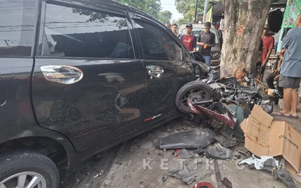 Thumbnail Berita - Kronologi Tabrakan Maut di Parimono Jombang, Avanza Tabrak Enam Motor