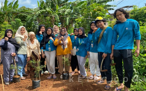 Thumbnail Berita - Mahasiswa UNAIR Gaungkan TASER, Tanam Serai Jadi Solusi Alami Redam DBD di Desa Wadeng Gresik