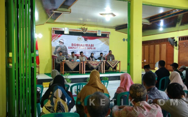 Thumbnail Berita - Sosialisasi Empat Pilar Kebangsaan di Nganjuk, Anggota DPR RI Sadarestuwati Dorong Persatuan Masyarakat