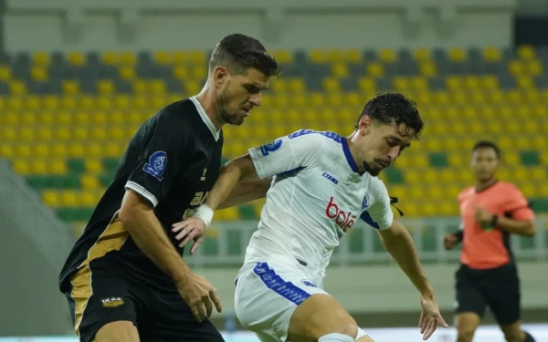 Thumbnail Berita - Dua Gol Alex Martins Buat Arema FC Bertekuk Lutut di Kandang Dewa United