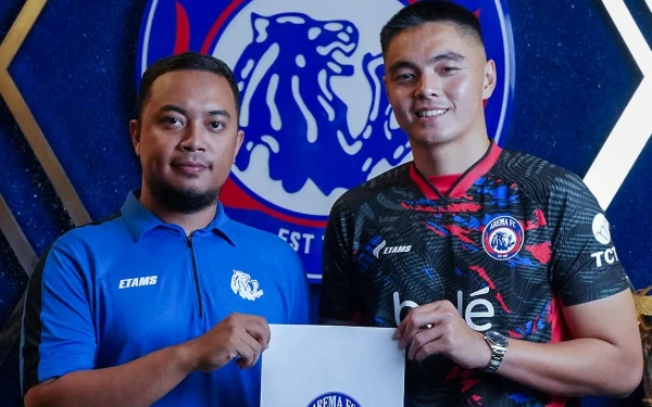 Thumbnail Berita - Profil Gianluca Pandeynuwu, Kiper Anyar Arema FC Pinjaman dari Persis Solo
