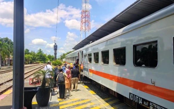 Thumbnail Berita - 11 KA di Daop 7 Madiun Berhenti Luar Biasa Akibat Gempa Pacitan, Perjalanan Dilanjutkan Usai Pemeriksaan Jalur