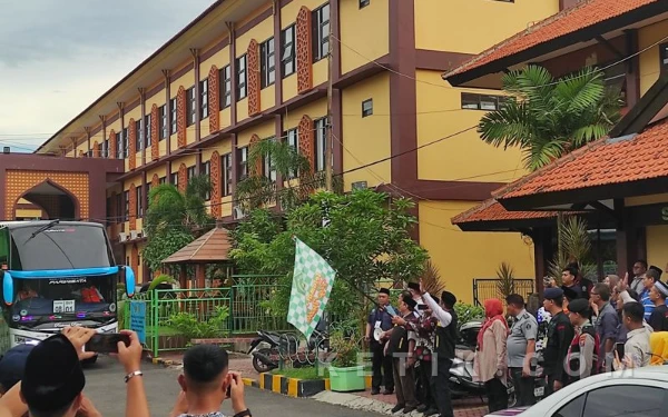 Thumbnail Berita - Bandara Doho Kediri Jadi Lokasi Pemberangkatan Haji 2027, Menteri Haji dan Umroh Beberkan Alasannya