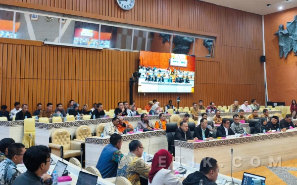 Thumbnail Berita - RDPU Komisi V DPR RI, Kementerian PKP Siap Bangun 221 Hunian Tetap di Lebakgedong