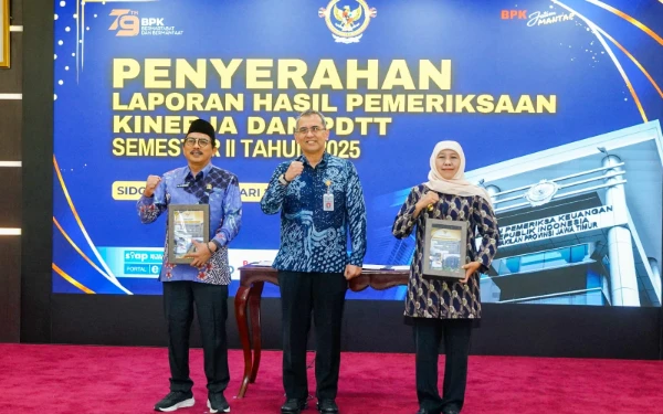 Thumbnail Berita - Gubernur Khofifah Komitmen Tindak Lanjuti Rekomendasi BPK, Perkuat Tata Kelola Pemerintahan dan Kinerja Pelayanan Publik