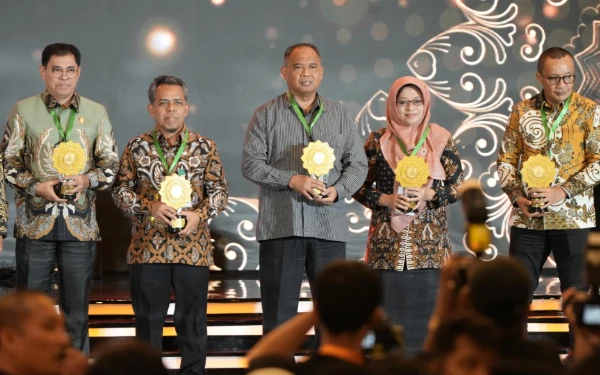 Thumbnail Berita - Sleman Sabet Penghargaan UHC Madya, Cakupan JKN Tembus 98,99 Persen