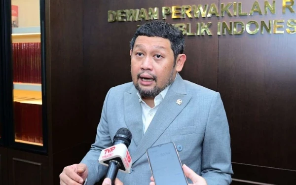 Thumbnail Berita - Kasus Salah Tuduh Pedagang Es Gabus oleh Personel TNI Polri, Anggota DPR Desak Proses Hukum Tegas: Maaf Saja Tak Cukup