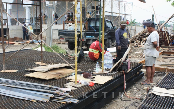 Thumbnail Berita - PU Bina Marga Sidoarjo Awasi Proyek Rumah Pompa Kedungpeluk Setiap Hari