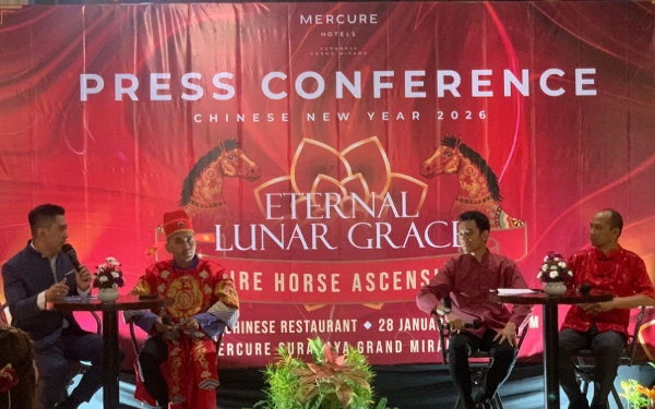 Thumbnail Berita - Eternal Lunar Grace, Mercure Surabaya Grand Mirama Sambut Tahun Kuda Api dengan Kemewahan Tradisi