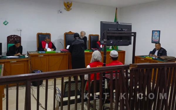 Thumbnail Berita - Sidang Penipuan Mobil Rental, Pasutri Akabul dan Fetty Akui Mobil Digadaikan untuk Modal Bisnis Rokok