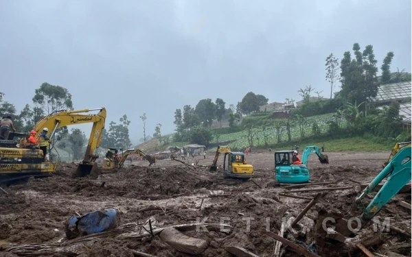 Thumbnail Berita - H+5 Pencarian, Tim SAR Gabungan Evakuasi 53 Jasad Korban Longsor Cisarua