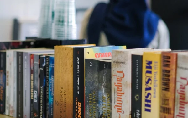 Thumbnail Berita - Tak Sekadar Ngopi, 3 Kafe Unik di Malang Ini Hadirkan Buku sebagai Teman Nongkrong