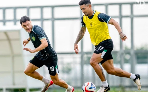 Thumbnail Berita - Bursa Transfer Masih Buka, Bernardo Tavares Irit Bicara Soal Pemain Baru Persebaya